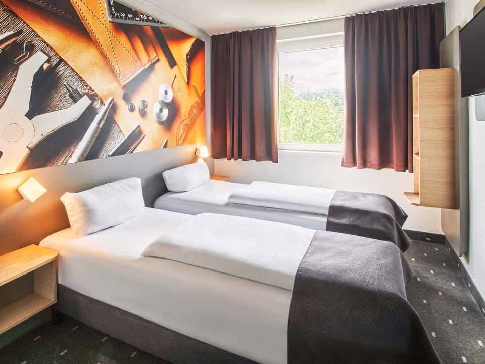Twin Room | Hypo-allergenic bedding available, desk, soundproofing, WiFi (free)