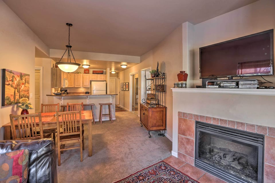 Living Room | Gas Fireplace | Free WiFi