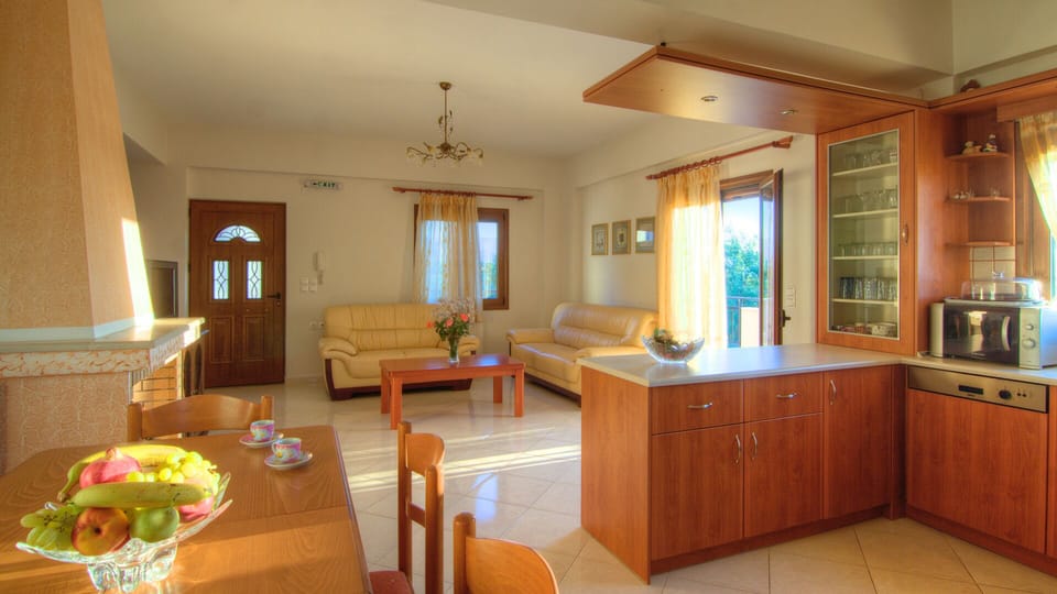 Dining area next to the kitchen