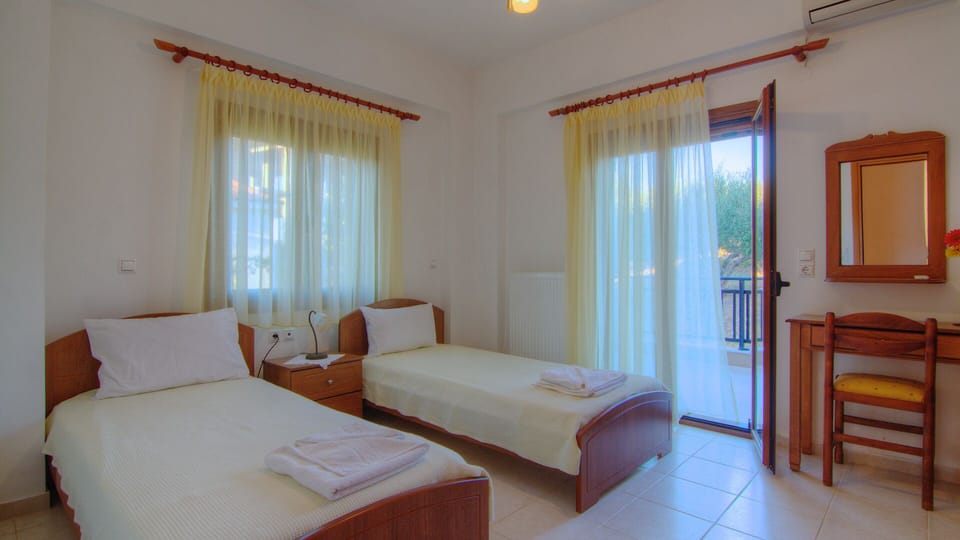 The villa can accommodate up to 10 guests.
