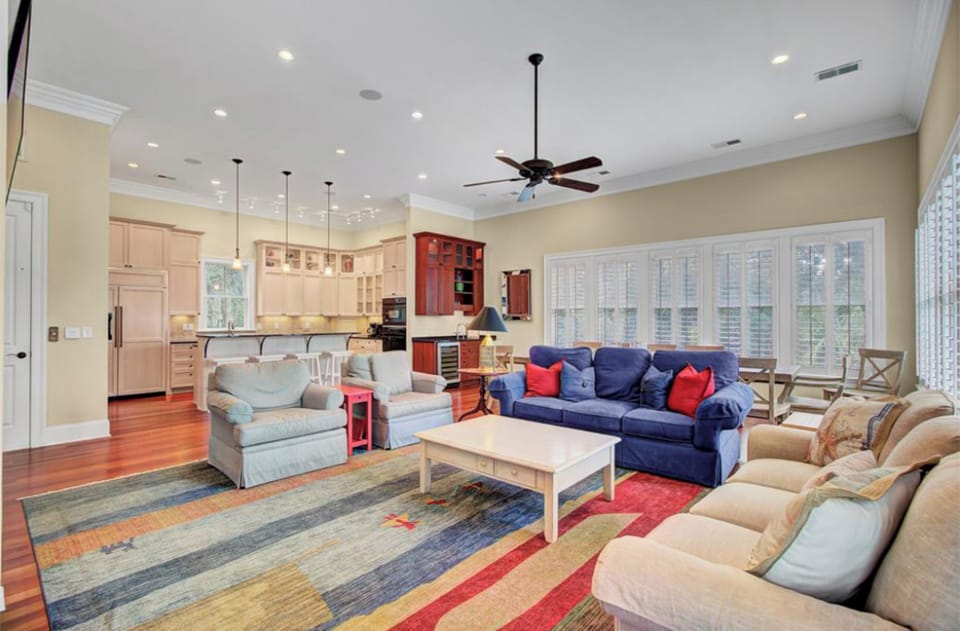 Spacious living room to accommodate your whole group.