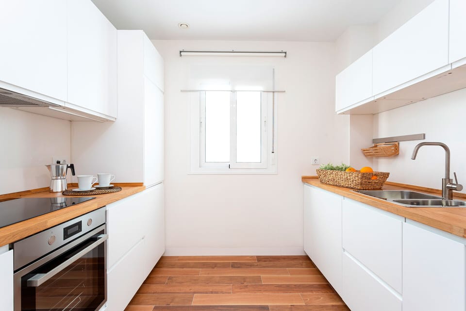 Apartment (2 Bedrooms) | Private kitchen | Coffee/tea maker, fridge, microwave, oven