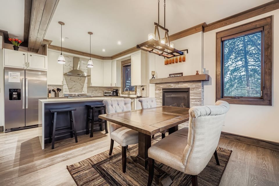 Condo, 2 Bedrooms | Dining