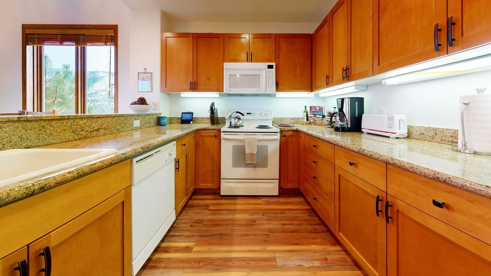 Condo, 2 Bedrooms | Private kitchen | Fridge, microwave, oven, dishwasher