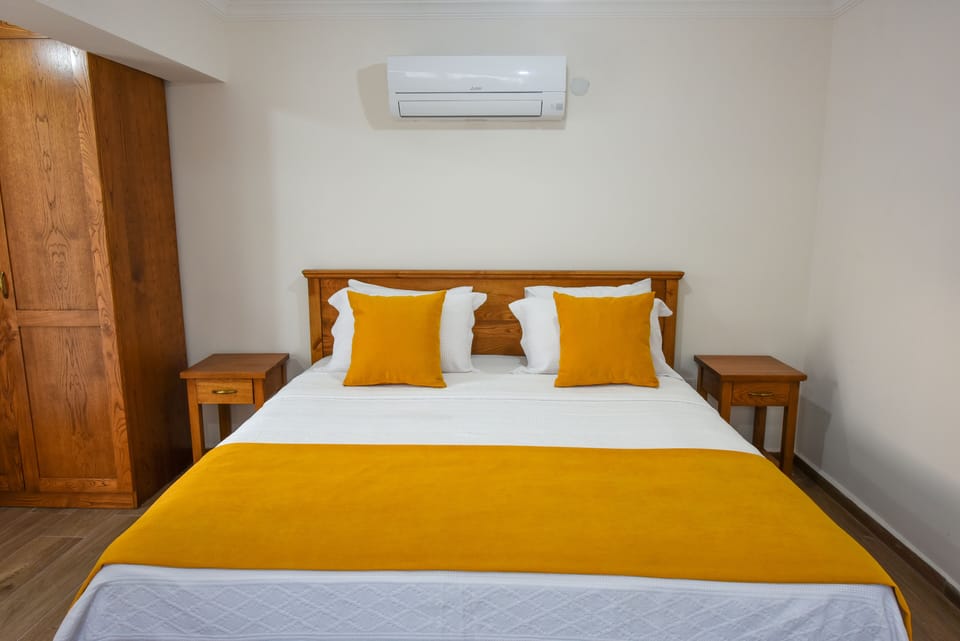 4 bedrooms, in-room safe, desk, iron/ironing board