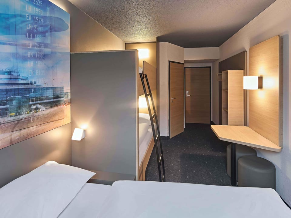 Quadruple Room | Desk, soundproofing, WiFi (free), bed sheets