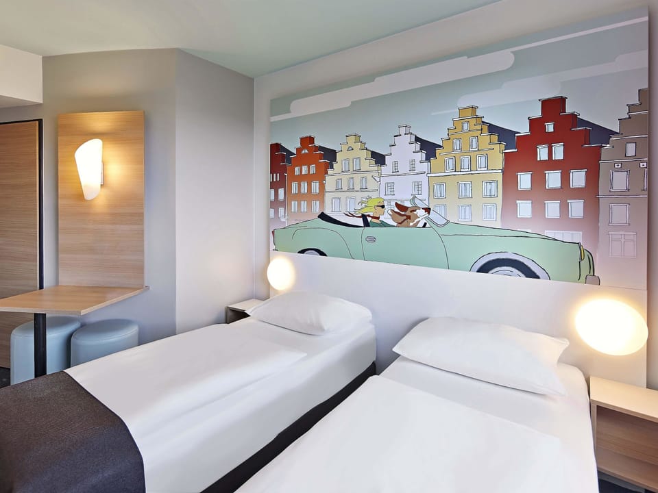Twin Room | Desk, soundproofing, WiFi (free), bed sheets