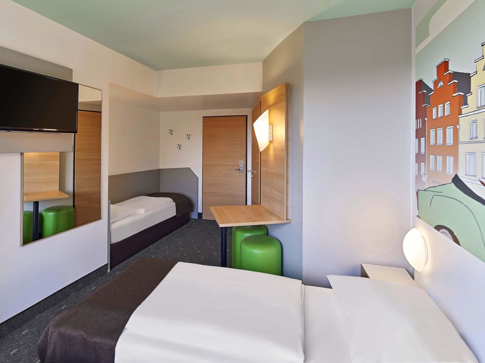 Triple Room | Desk, soundproofing, WiFi (free), bed sheets