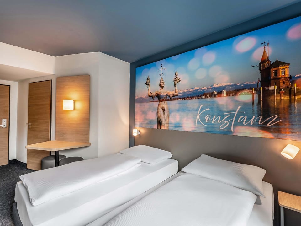 Twin Room | Desk, free WiFi, bed sheets