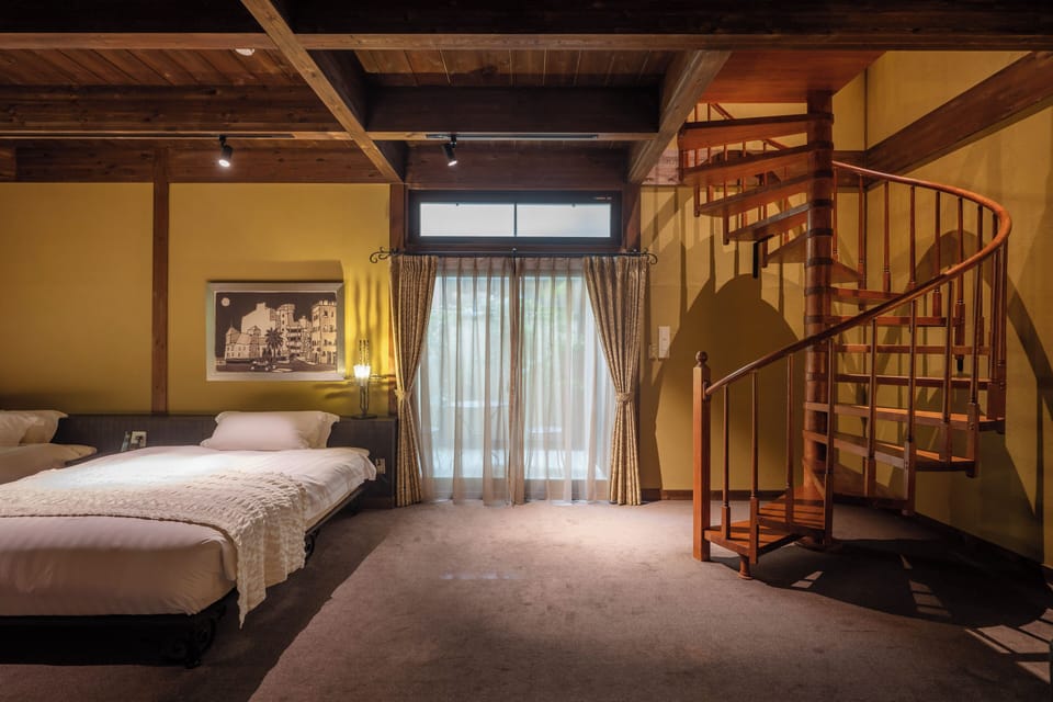 Premium bedding, down comforters, minibar, in-room safe