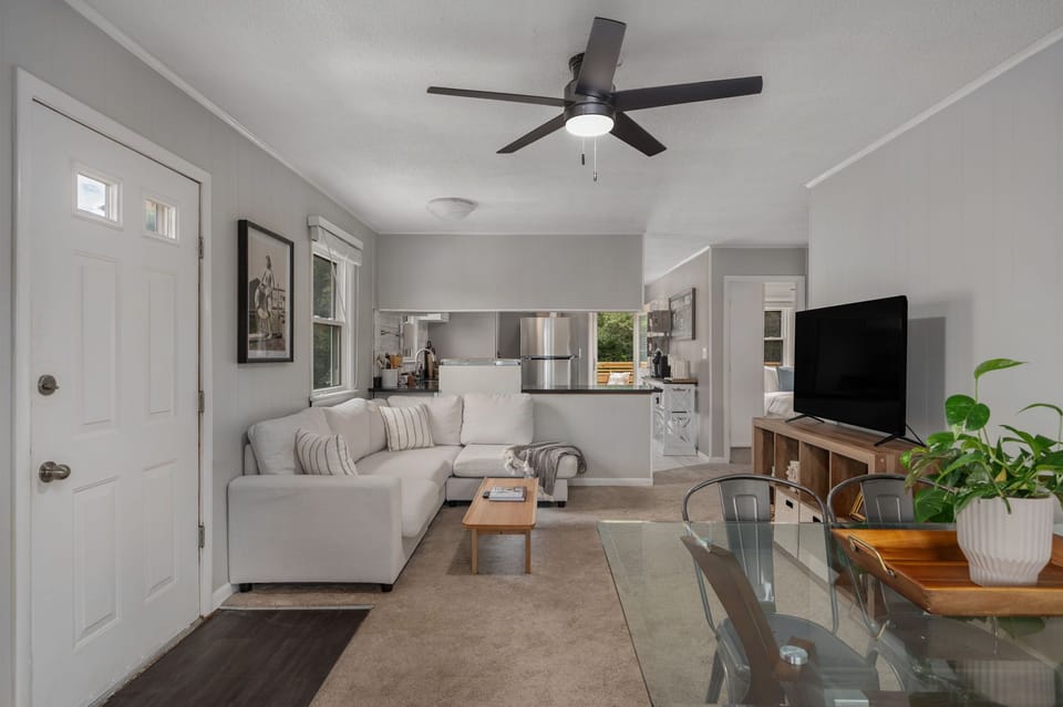 Living/Dining Area