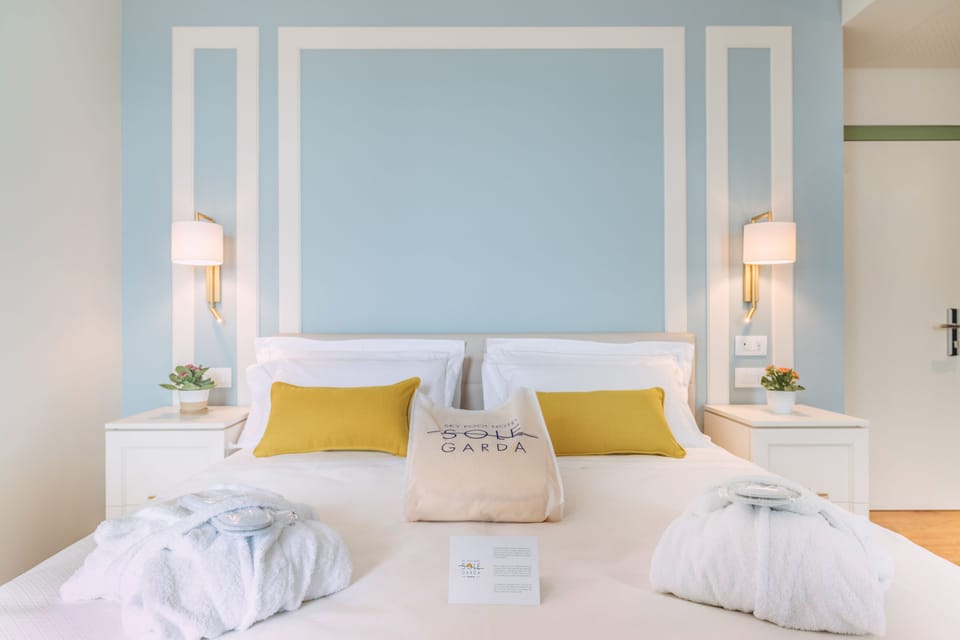 Superior Double or Twin Room, Terrace, Lake View | Minibar, in-room safe, individually furnished, desk