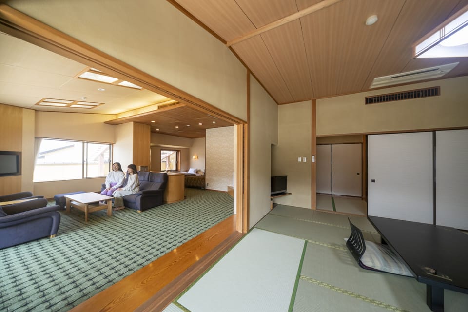 Suite, Non Smoking (Townhouse Side) | In-room safe, free WiFi, bed sheets