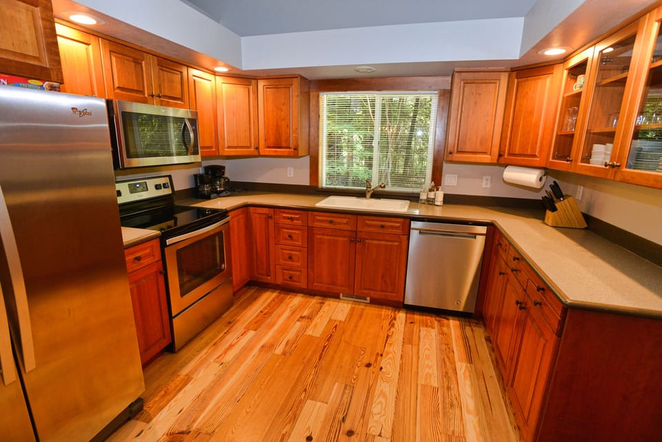 Beautifully equipped kitchen.