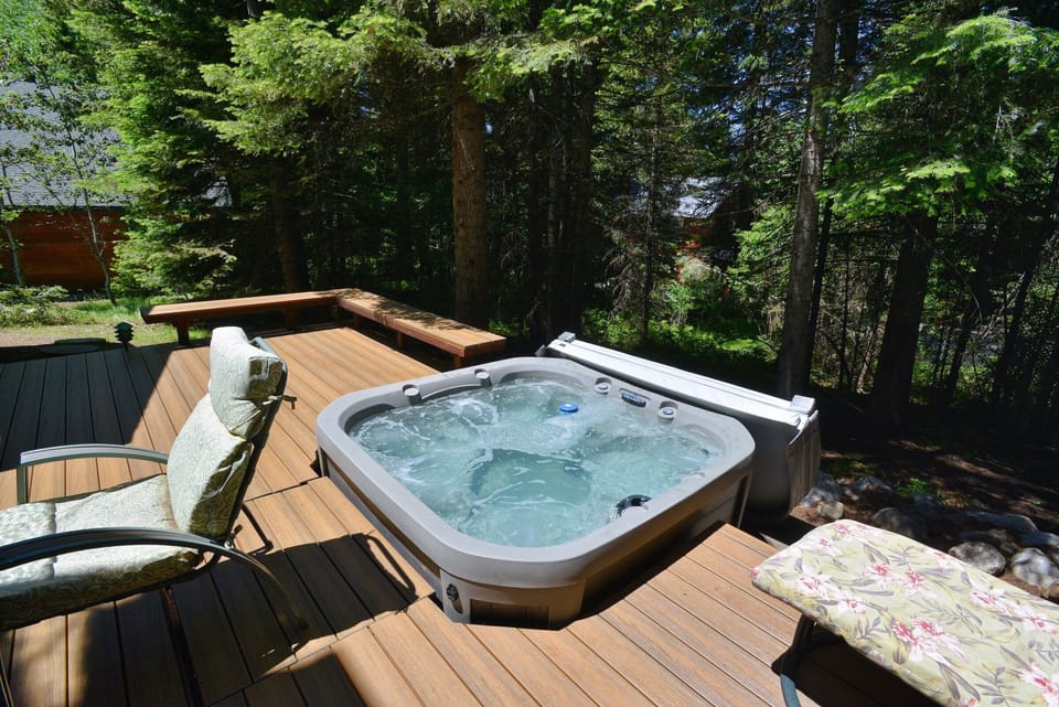 Hot tub on back deck with wooded views