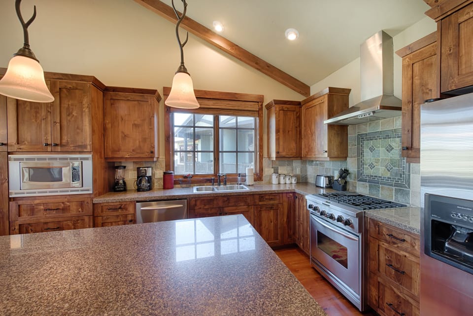 Stainless appliances, 6 burner gas stove, granite countertops.