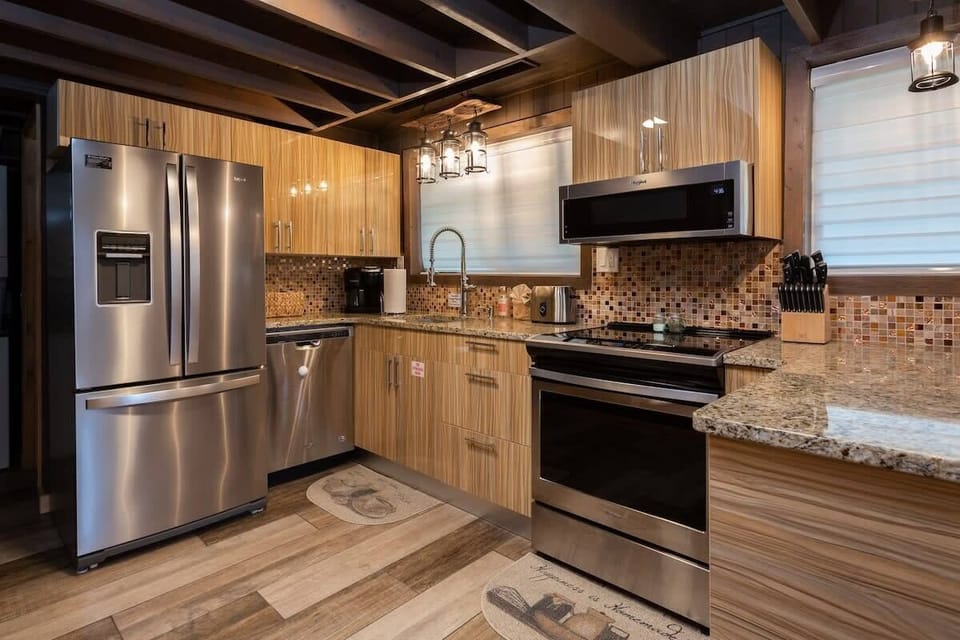 Amazing Kitchen With Top Of The Line Appliances!