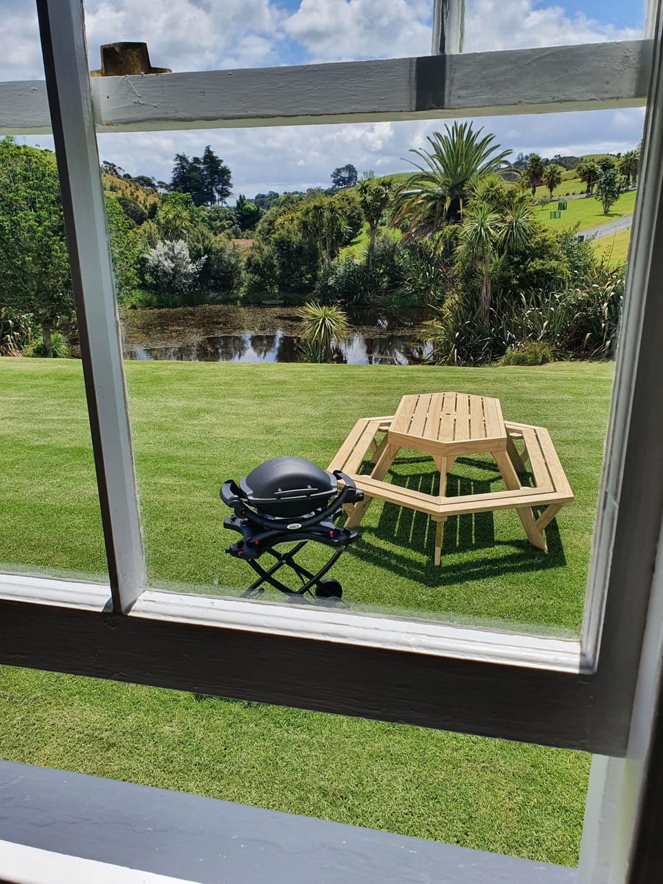 BBQ and picnic table right outside