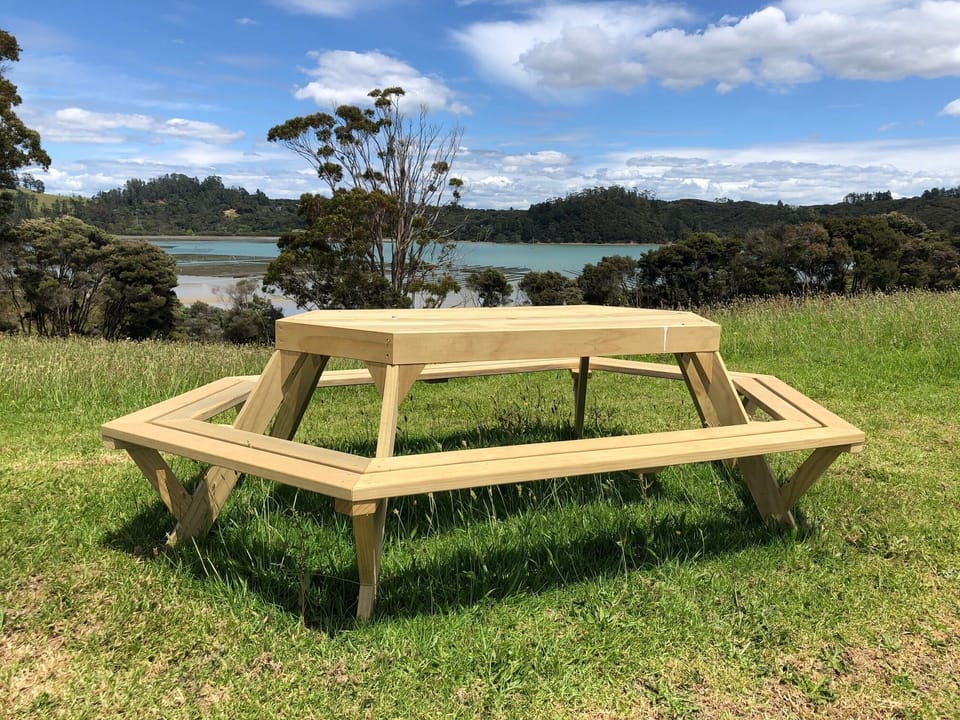 An upper picnic area is just up the hill taking in views of Orongo Bay