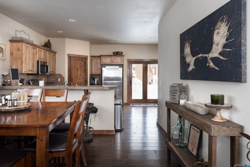 Dining Room leading to Kitchen
