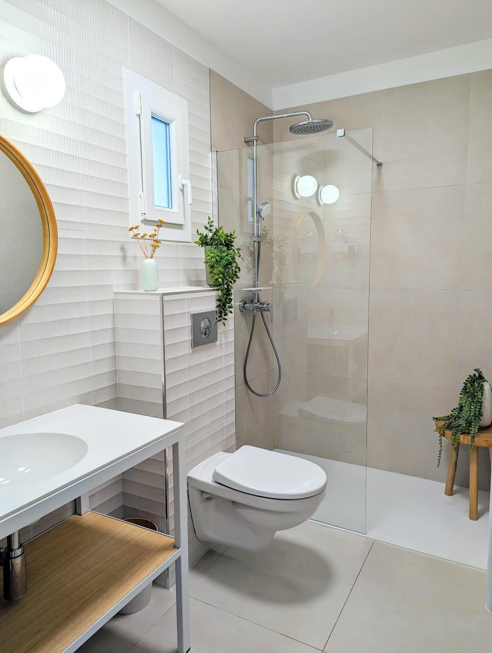 Standard Apartment, 1 Bedroom (aparthotel formula) | Bathroom | Free toiletries, hair dryer, towels