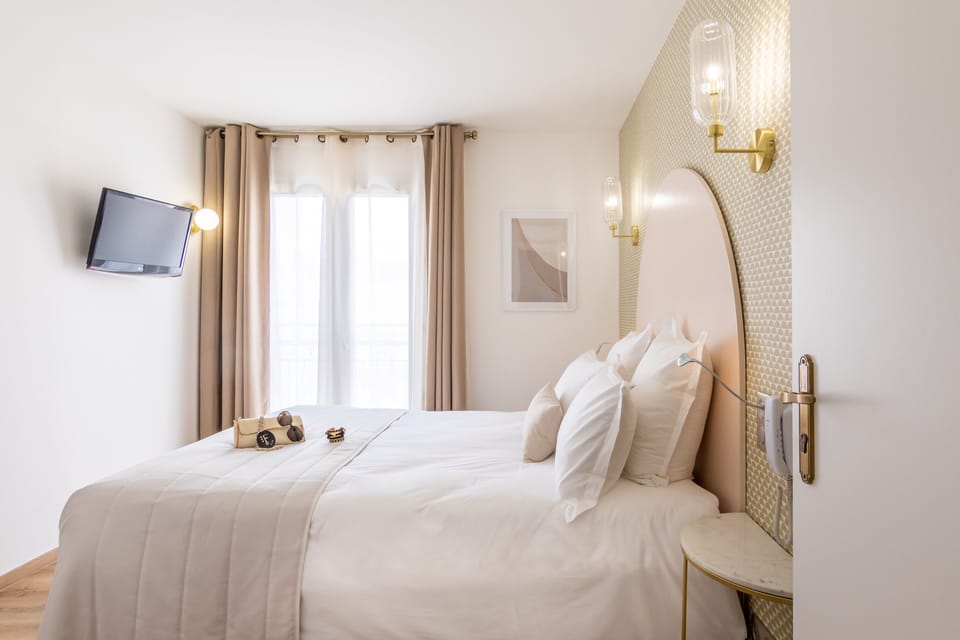 Comfort Double Room | Premium bedding, in-room safe, desk, blackout drapes