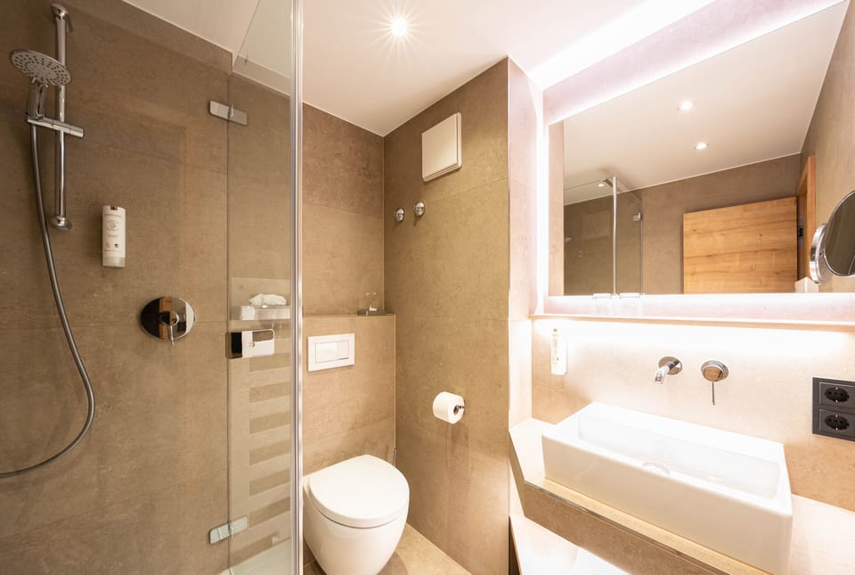 Double Room, Balcony | In-room safe, desk, laptop workspace, iron/ironing board