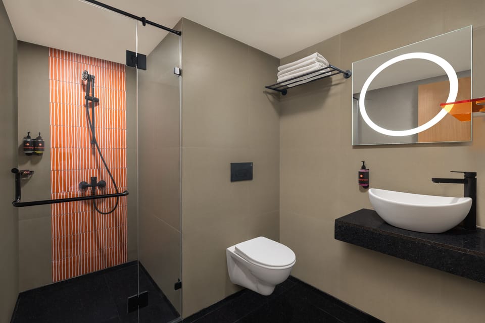 Shower, rainfall showerhead, free toiletries, hair dryer