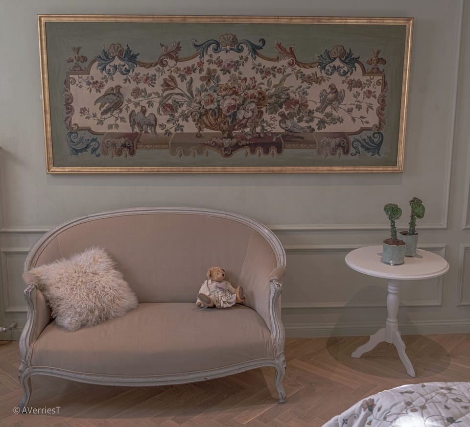 Romantic Room | Minibar, in-room safe, individually decorated, individually furnished