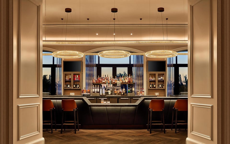 Lobby lounge, ocean views, open daily