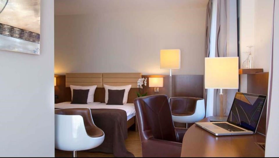 Classic Double Room | Hypo-allergenic bedding, free minibar, desk, laptop workspace