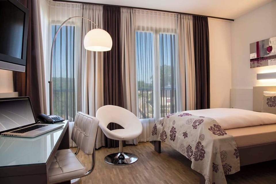 Standard Single Room | Hypo-allergenic bedding, free minibar, desk, laptop workspace