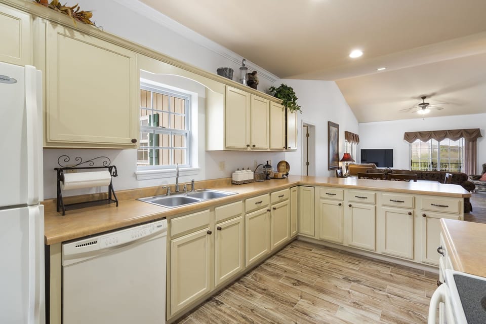 Full Kitchen, Plenty of Counter Space