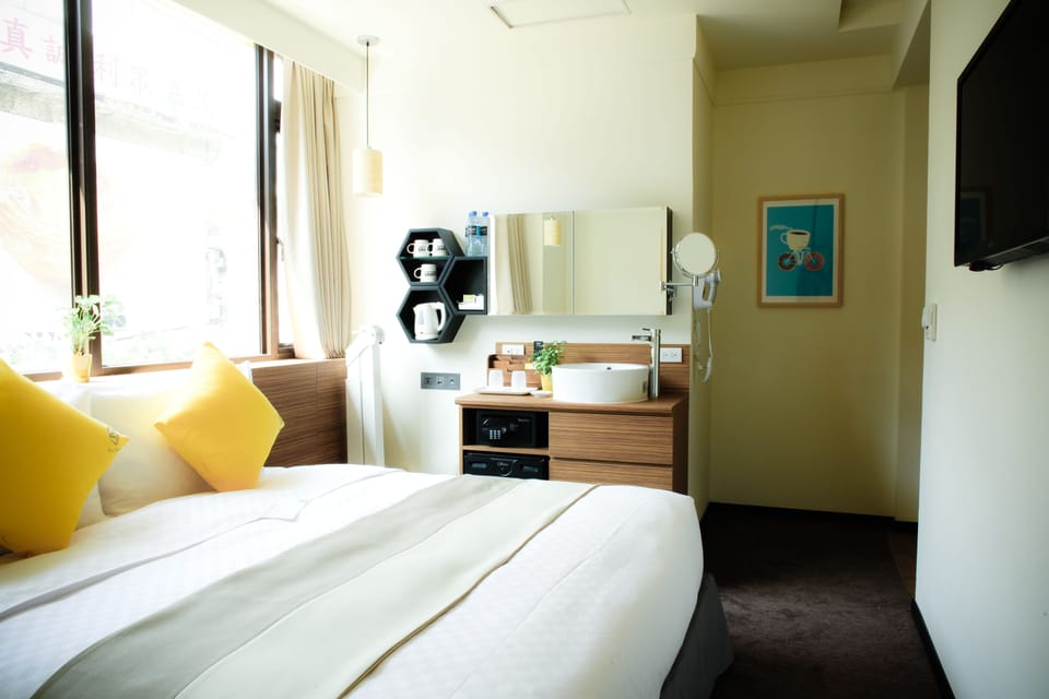 Family Triple | Down comforters, pillowtop beds, in-room safe, individually decorated