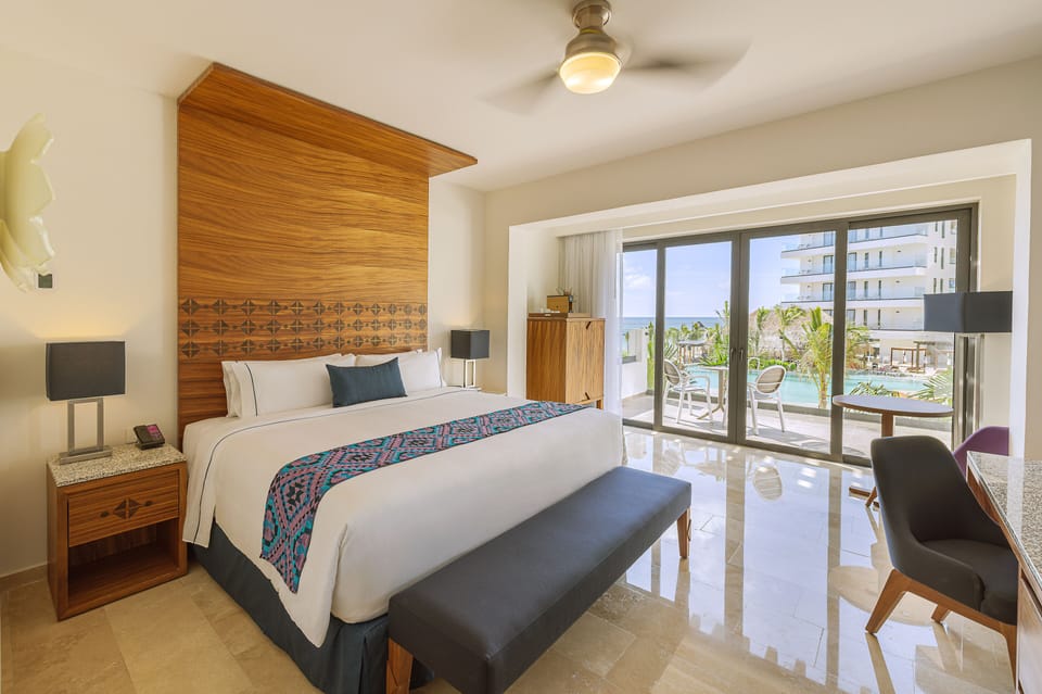 Sapphire Room | Premium bedding, pillowtop beds, free minibar, in-room safe
