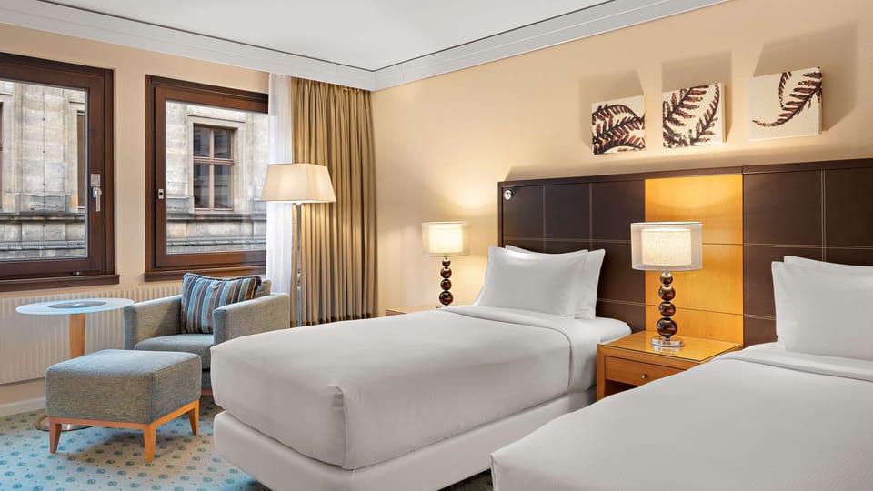 Executive Room, 2 Twin Beds, Club Lounge Access | Hypo-allergenic bedding, in-room safe, desk, blackout drapes