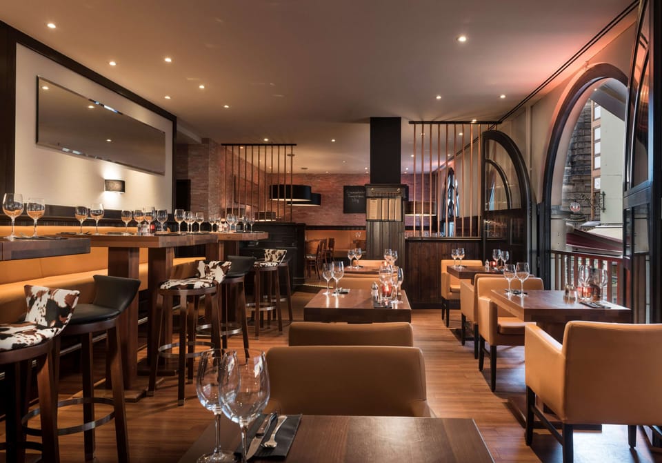 4 restaurants; breakfast, lunch, dinner, and brunch served