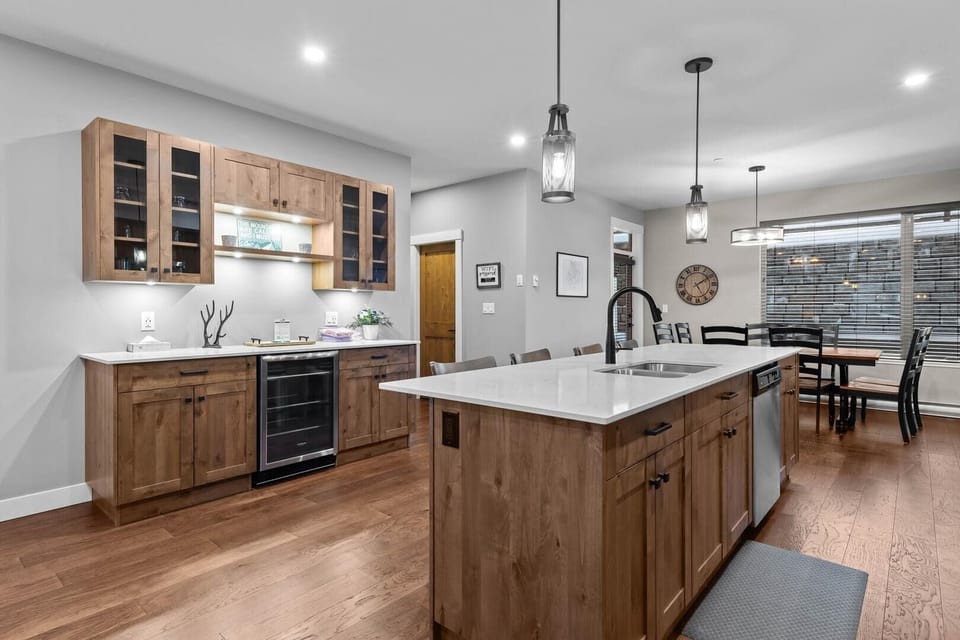 Townhome, 3 Bedrooms | Private kitchen | Coffee/tea maker, fridge, oven, toaster