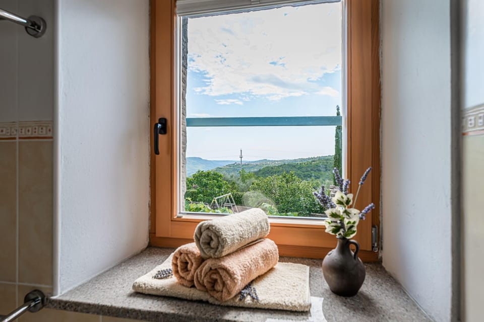 Family Villa, 2 Bedrooms, Fireplace, Mountainside (Pool Villa Lavanda) | Interior