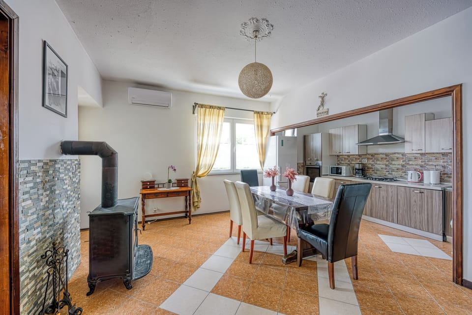 Family Apartment, 3 Bedrooms, 2 Bathrooms (Pool Apartment Bakija) | Private kitchen | Dining tables