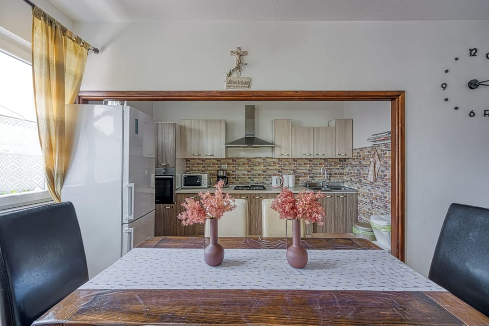Family Apartment, 3 Bedrooms, 2 Bathrooms (Pool Apartment Bakija) | Dining