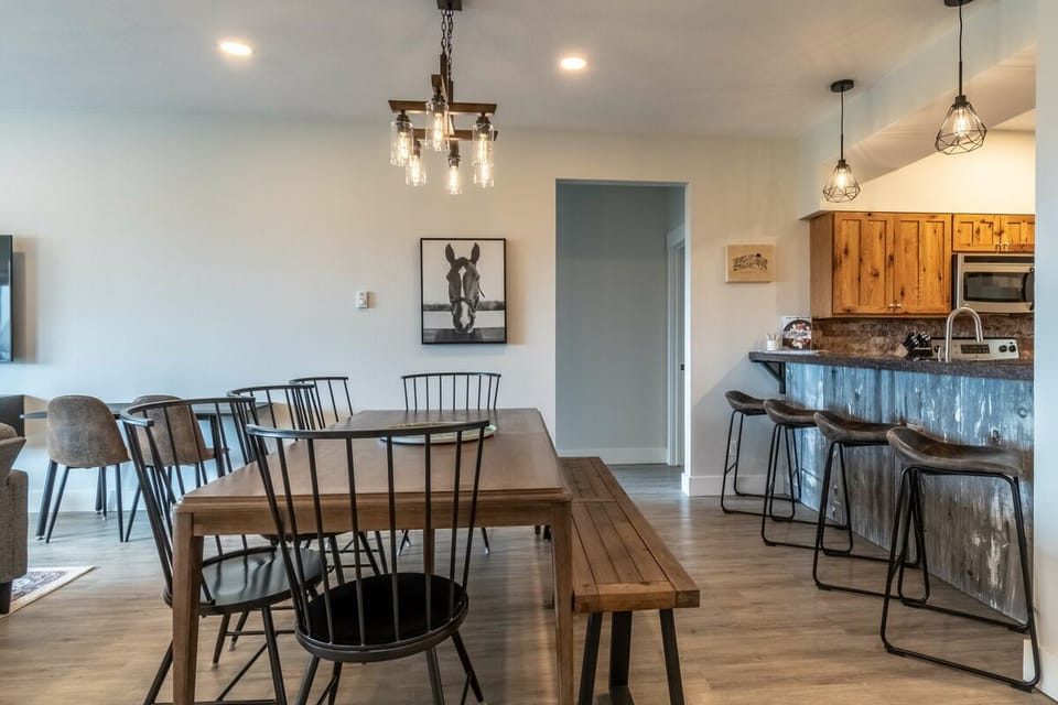 Seating for ten at the dining room table