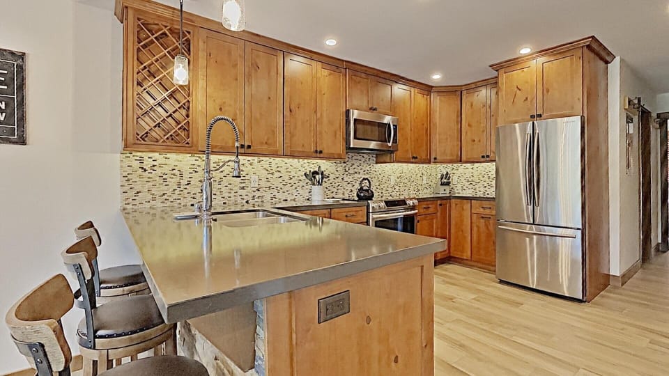 Condo, 2 Bedrooms | Private kitchen | Fridge, oven, coffee/tea maker, toaster