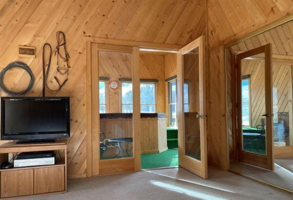 Master Bedroom Hot Tub Access