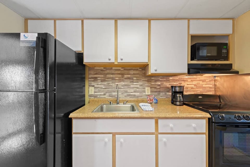 Savor the taste of coastal living in this beautifully designed kitchen!
