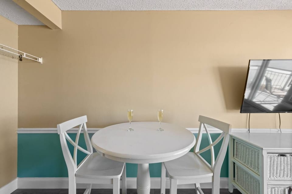 Enjoy unforgettable meals with loved ones in this dining area!