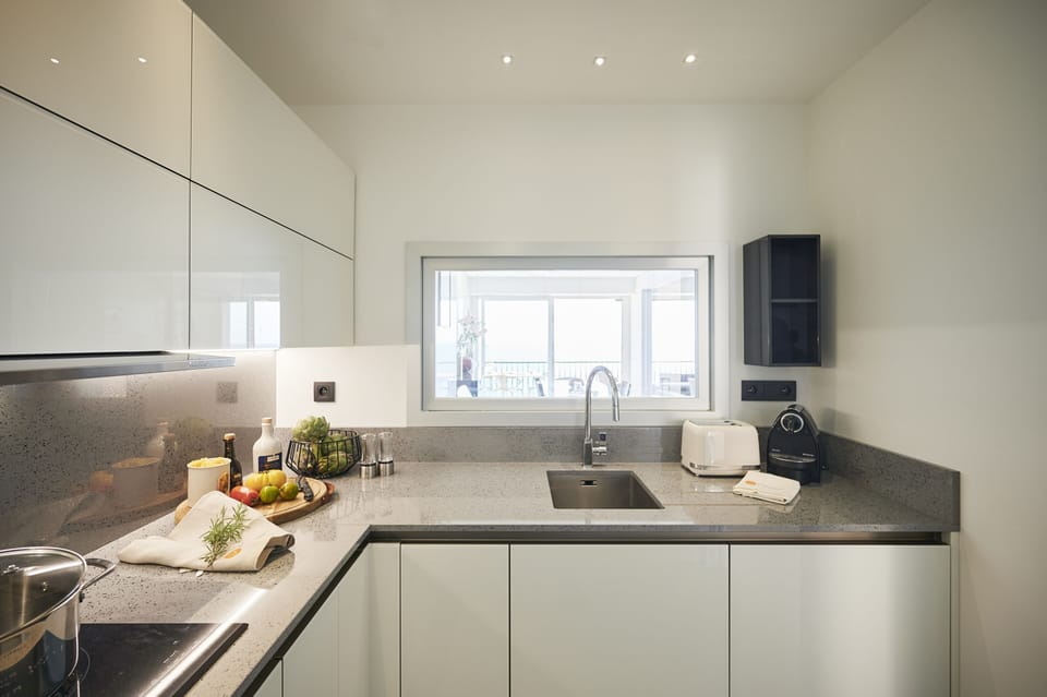 Fully equipped kitchen.
