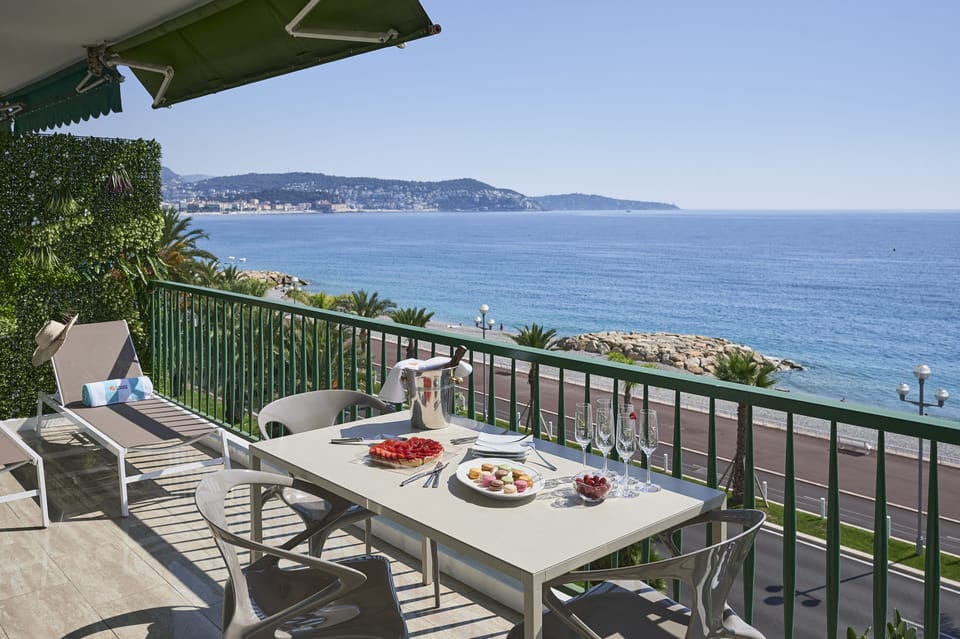 Al fresco dining is on the cards.