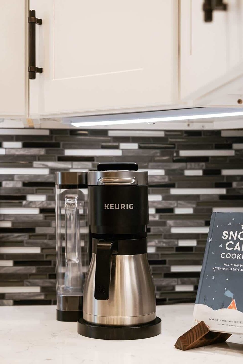 Coffee lover's dream come true! Start your morning off right with a fresh cup of your choice - Keurig K-cups or full pot - right in the comfort of your cabin.