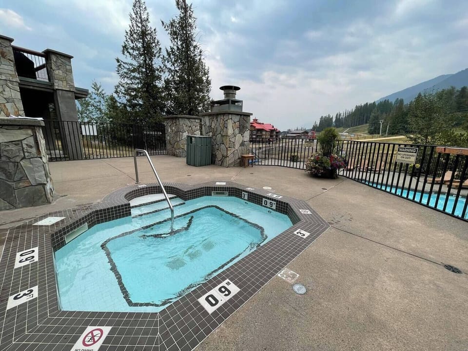 Hot Tubs | Common Area